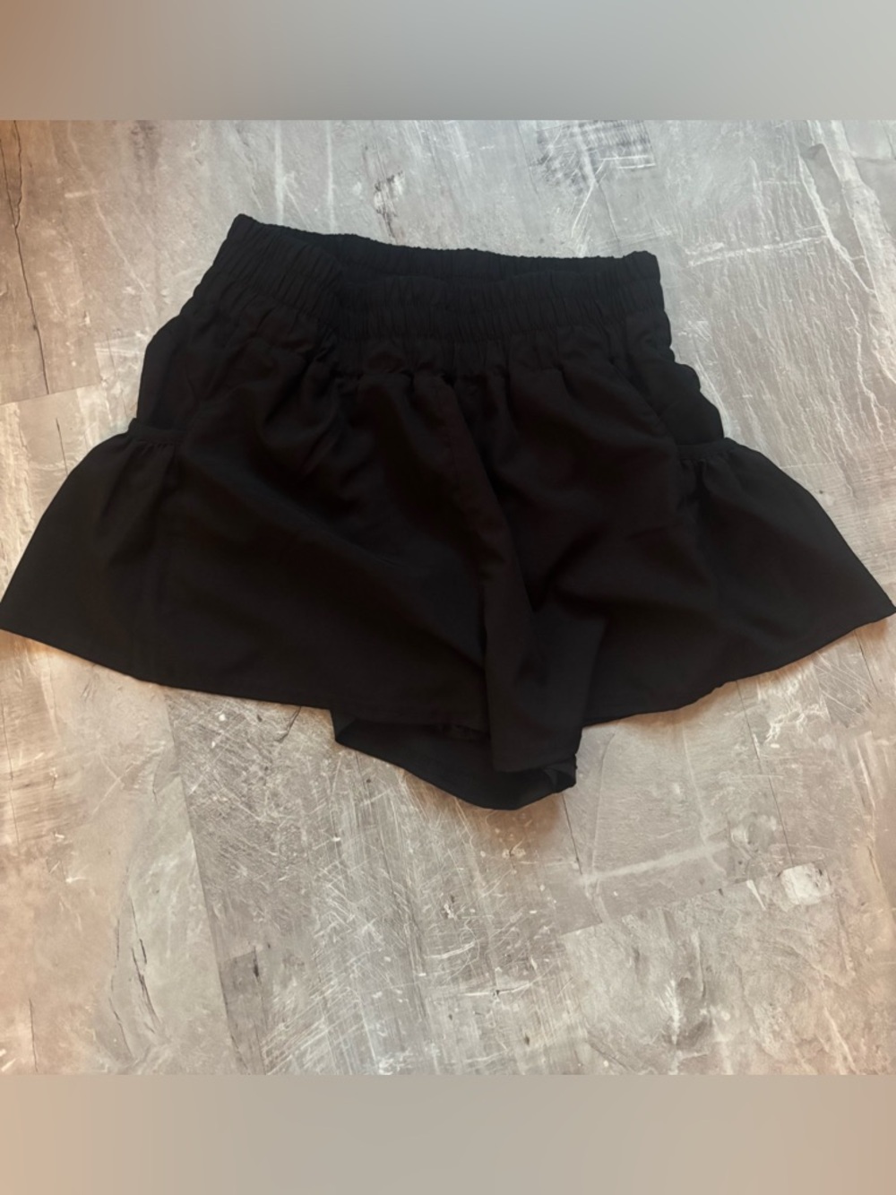 Love Tree Black Elastic-Ruffle Skort
